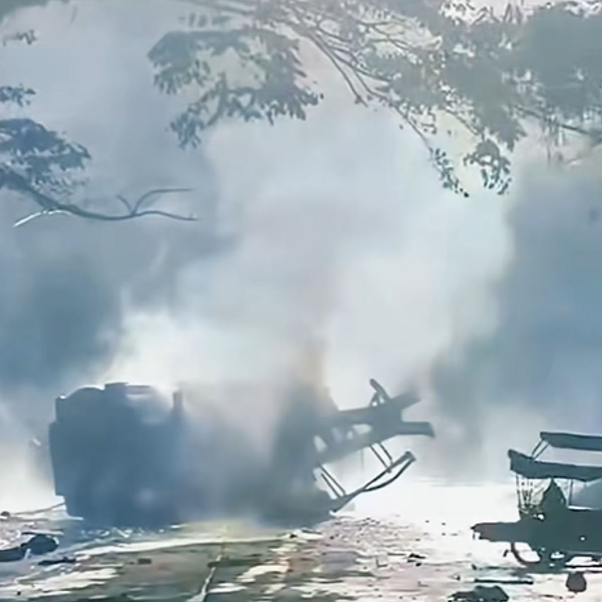 Fuel tanker, nagliyab at sumabog sa Atimonan; Drayber patay, 7 sugatan